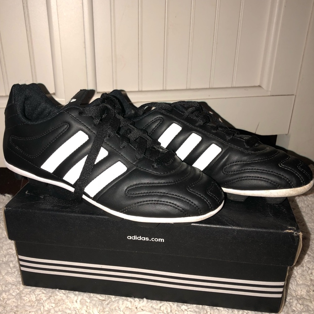 Kids soccer cleats